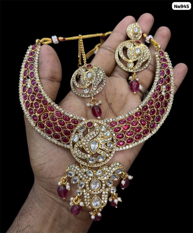 AD Choker Creascent Moon Magenta