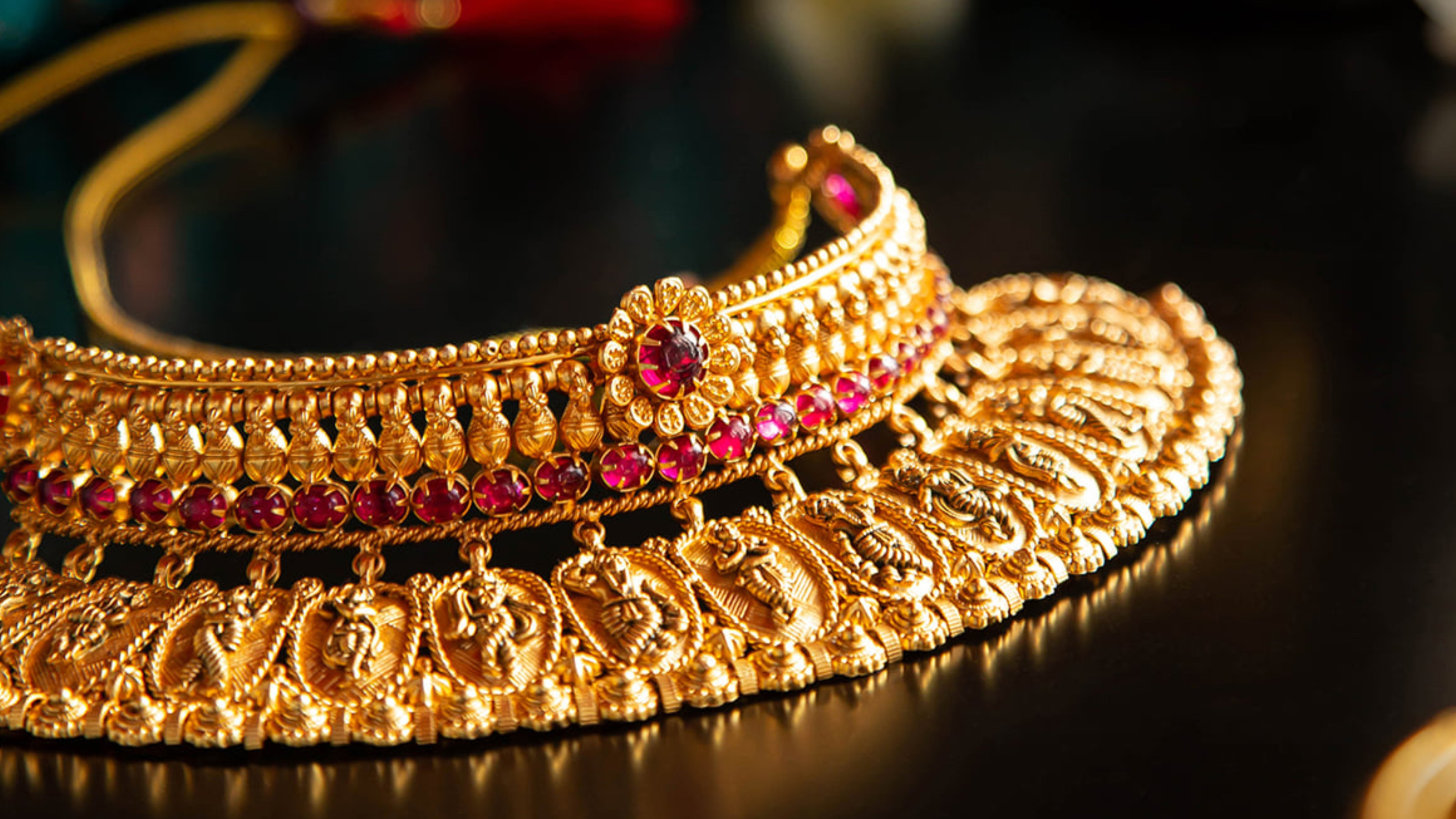 Gold Jewellery vs Kundan Jewellery: Which One Should You Choose in 2026?